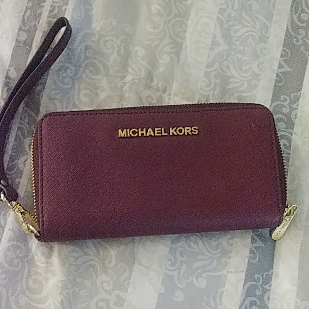 Michael Kors wristlet